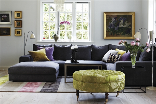 En stue fyldt med moderne hygge Stue uden sofa